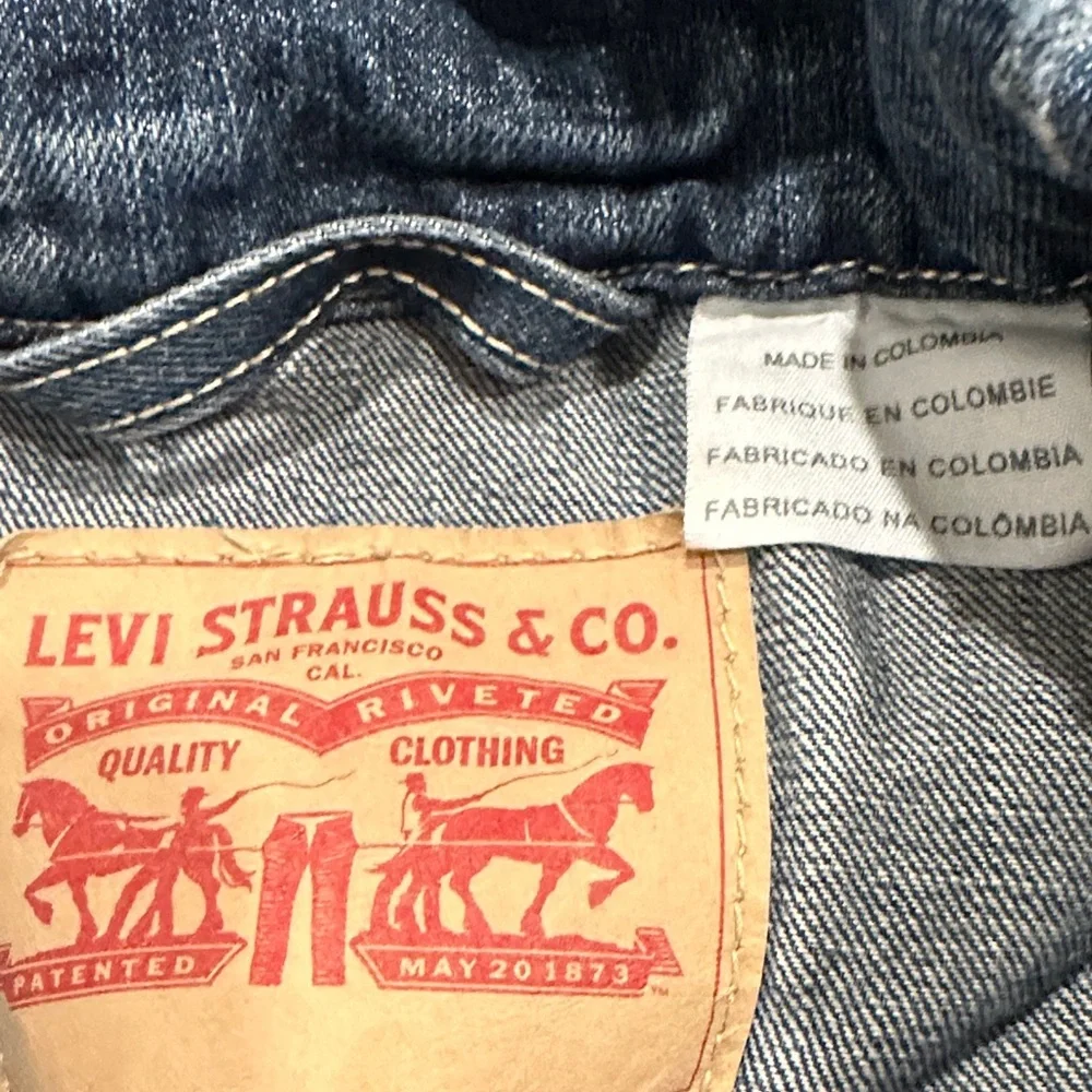 Levi's Classic Vintage Distressed Blue Denim Vest - Picture 2 of 8